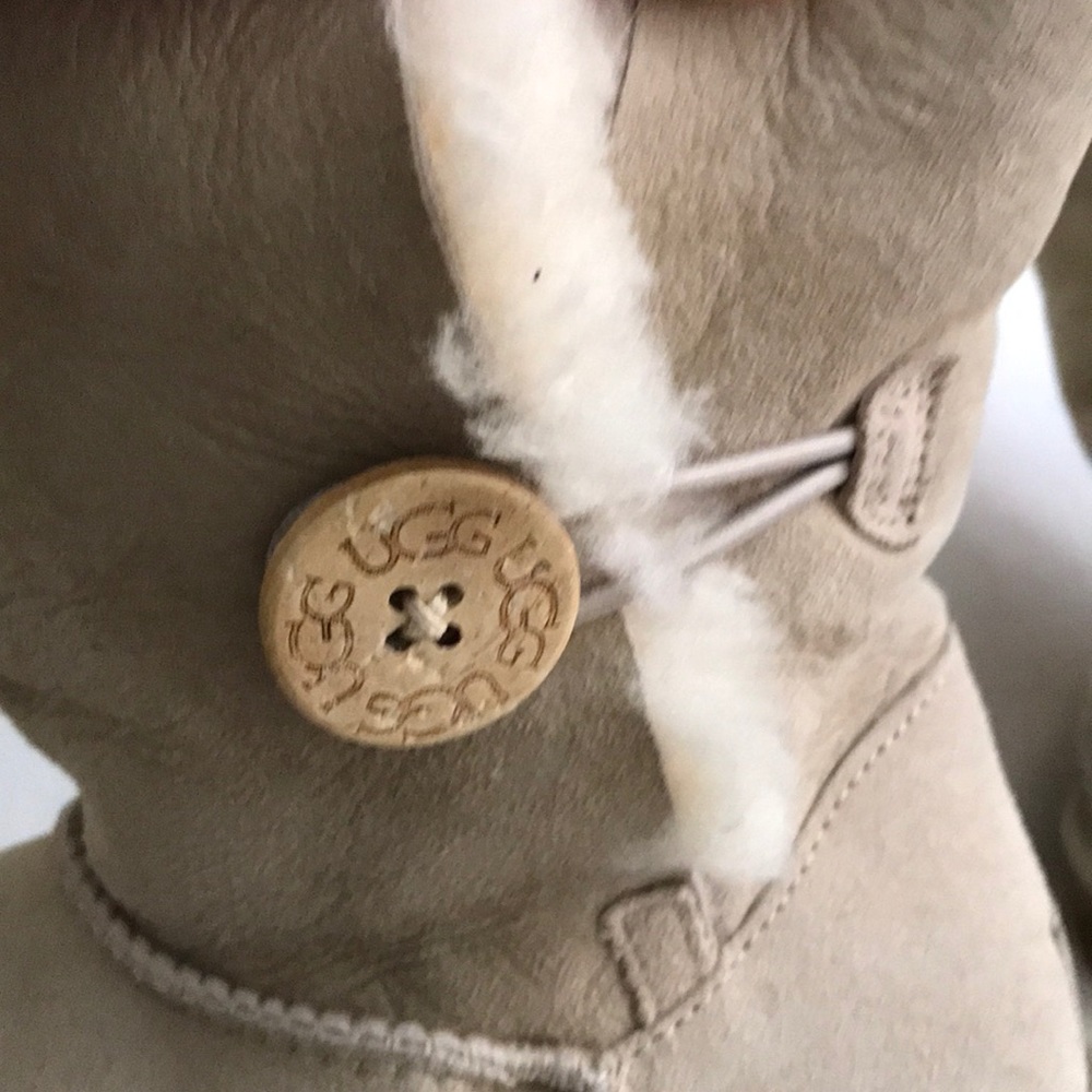 Bailey Button Uggs - image 6